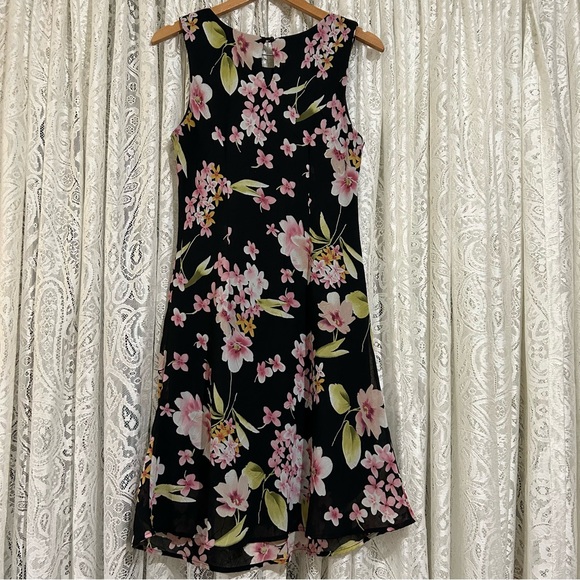 $5🔥 Beechers Brook black floral sleeveless dress. - Picture 2 of 8